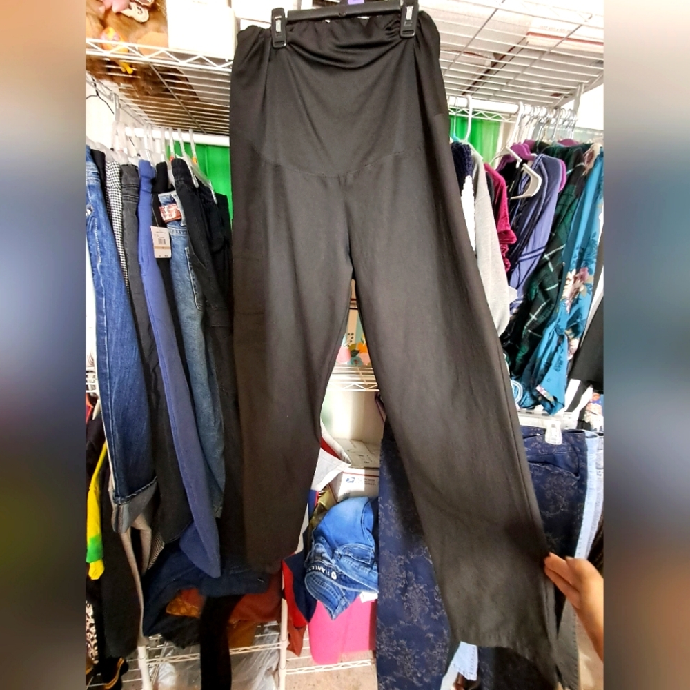 Spread good cheer black pants size medium maternity